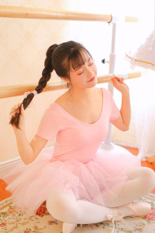 他缓慢而有力的往里挺送细写文